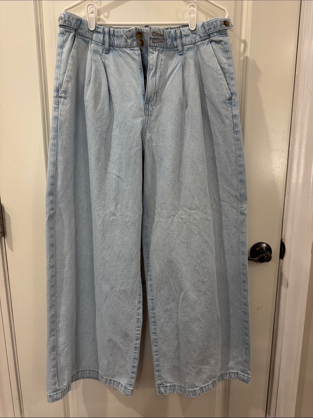 American Eagle Outfitters Light Wash wide leg trouser Jean